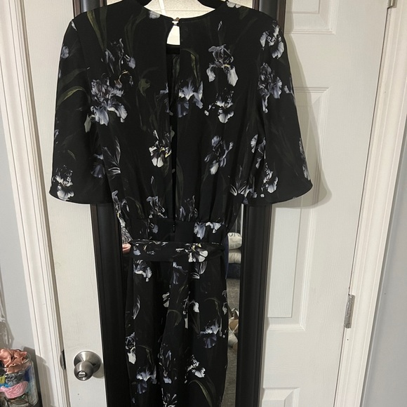 Floral jumpsuit, Size 8 - Picture 3 of 5